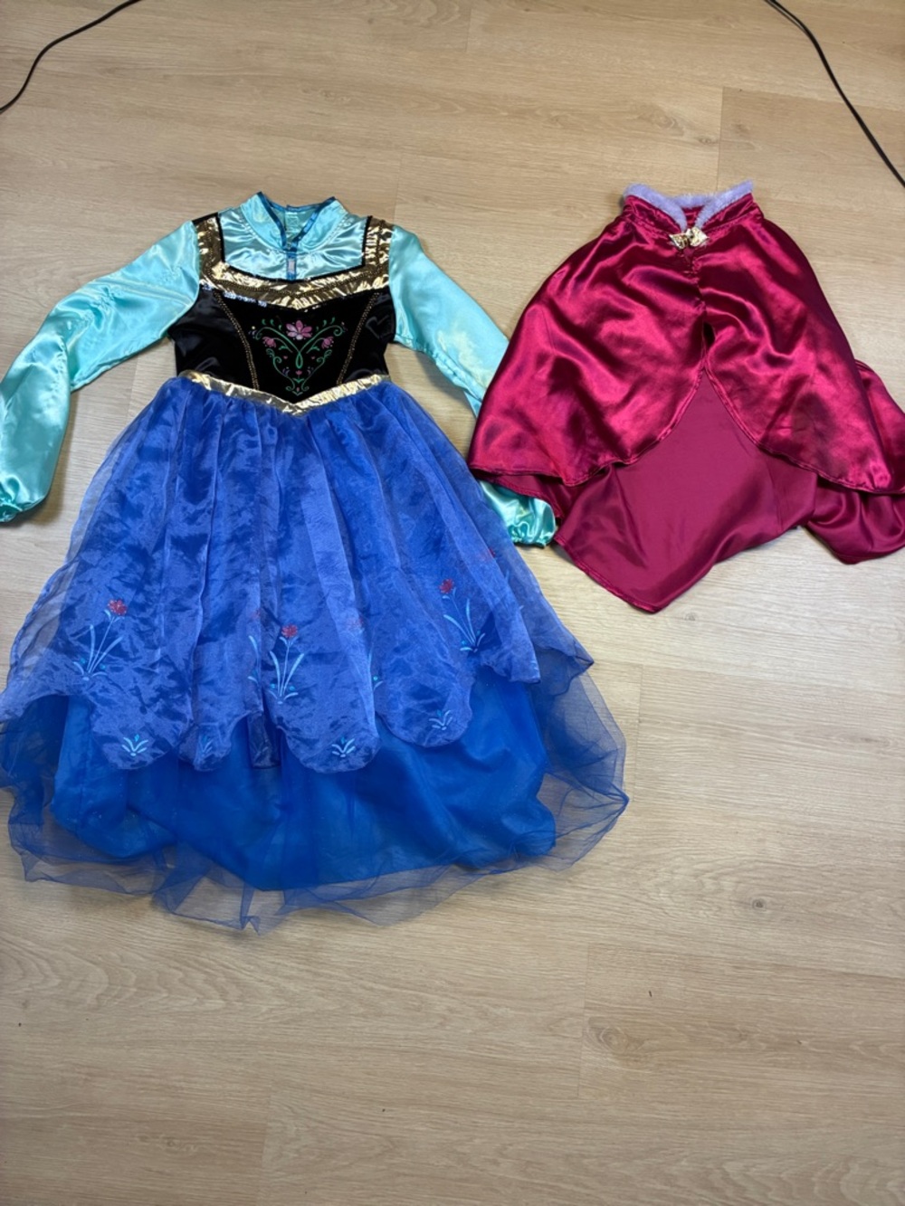 Disney Store 9/10 Princess ANNA Frozen Blue & Teal Princess Dress & Fuchsia Cape